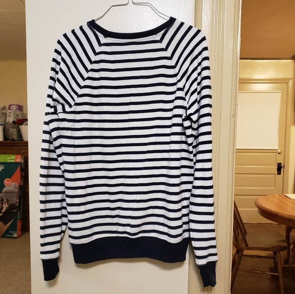 Abercrombie & Fitch navy & white striped sweater size medium in great condition - Picture 3 of 3